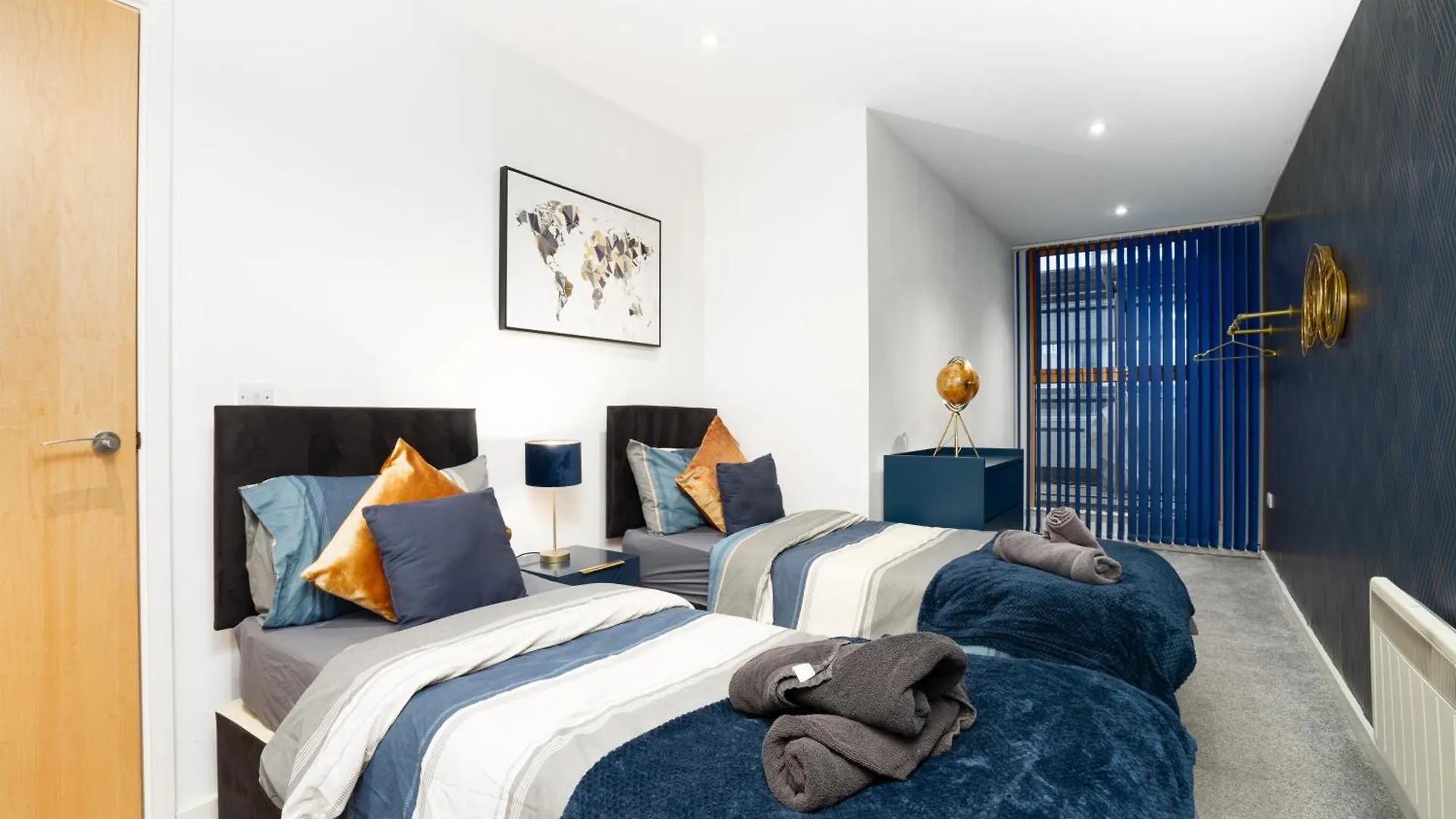 Home Away From Home - Contractors & Leisure Sheffield Velká Británie