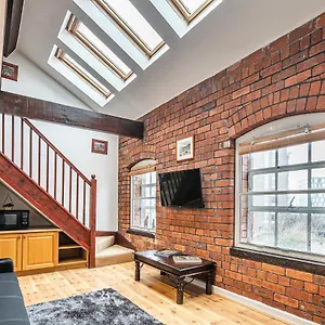  Apartment Victoria Quays Warehouse Apartment: Pet-friendly Centre